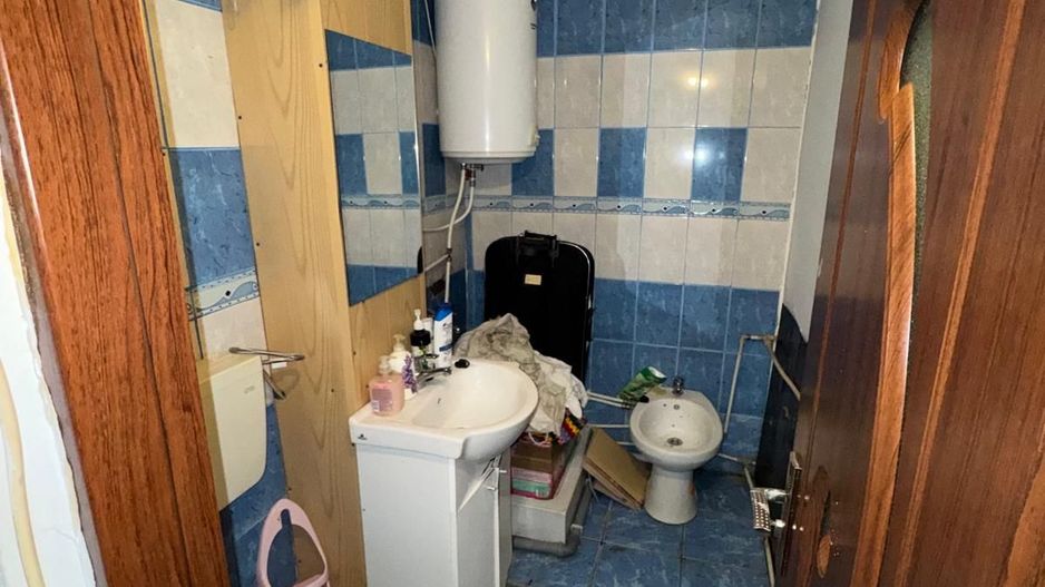 vand apartament 3 camere, parter, zona Autogara, gaz pe scara - Poză 5