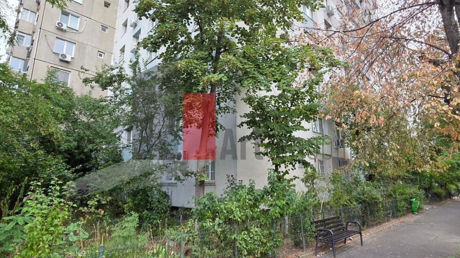 Apartament spațios cu 4 camere Crangasi - Poză 17