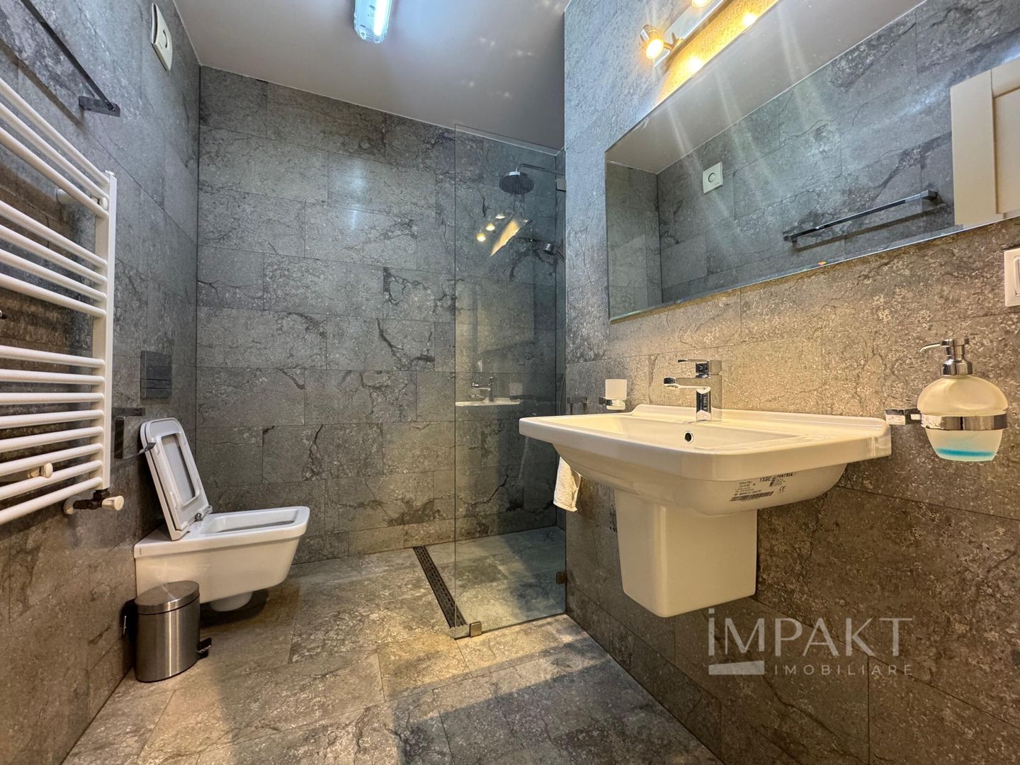 Apartament 94mp  3 camere in Piata Cipariu de inchiriat cu parcare - Poză 10