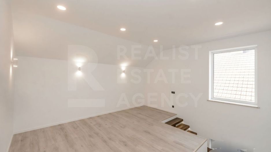 Vânzare, casă,  in 2 nivele, Poiana Domneasca. - Poză 7