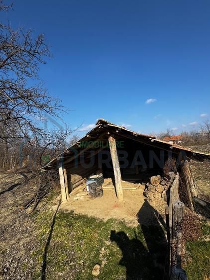 Casa locuibila la 39 km de Iasi, in Hermeziu, racordata la apa - Poză 8