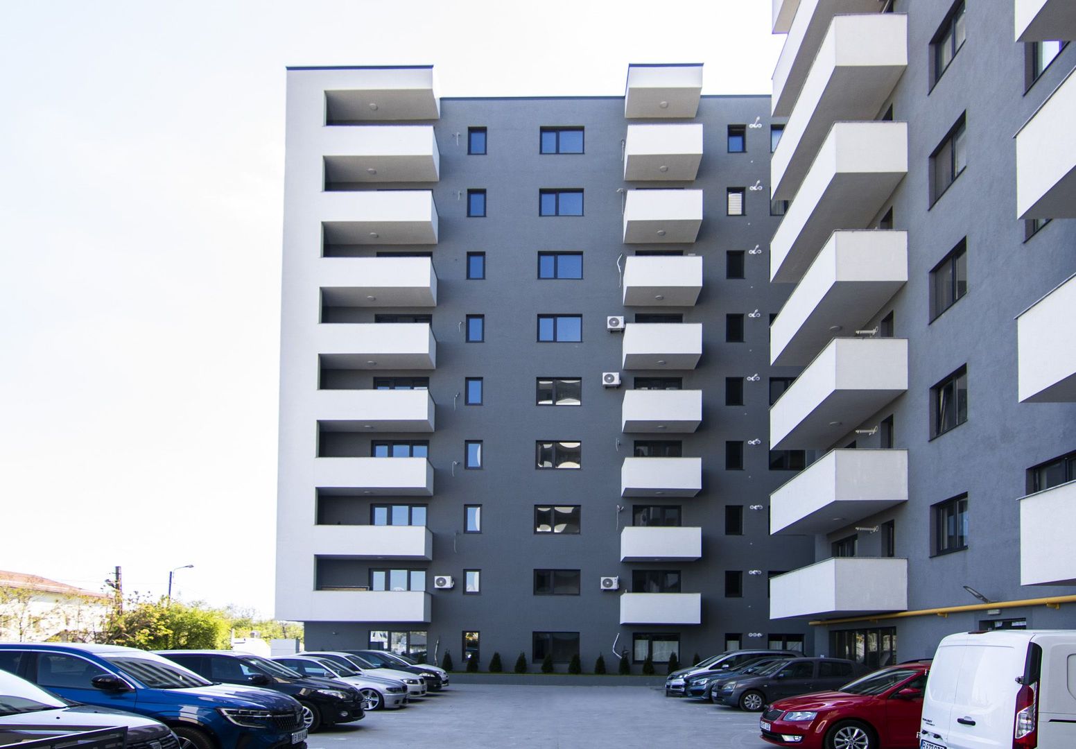 Apartament cu 2 Camere | 150 mp Curte Amenajata | la 5 minute de Metrou Pacii - Poză 1