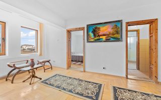 Vilă cu 6 dormitoare, 2 garaje, anexe multiple - 2076 mp teren - Poză 11