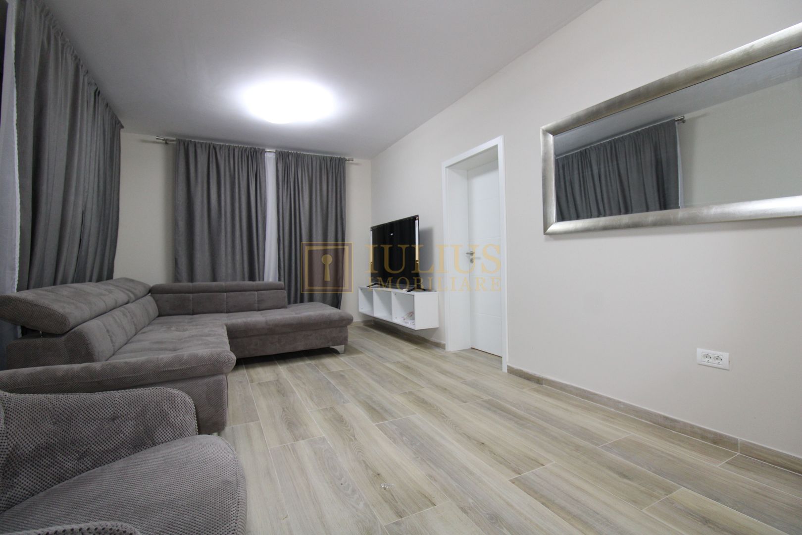 Casa in Ghiroda, 5 camere, 2 bai. - Poză 2