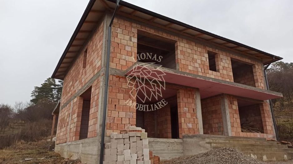 Casa la rosu 212 mp-terasa 25 mp-balcon 11 mp-teren 1034 mp-Teaca - Poză 1