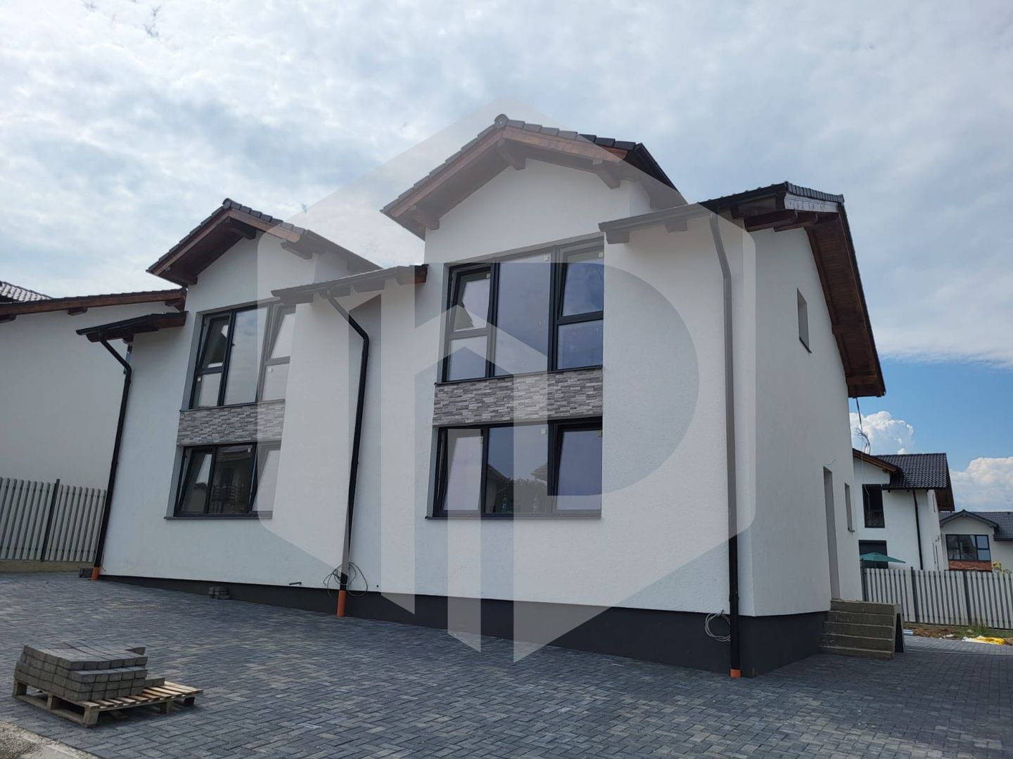 Duplex 4 Camere 2 Bai 2 locuri de parcare - Teren generos - Poză 2