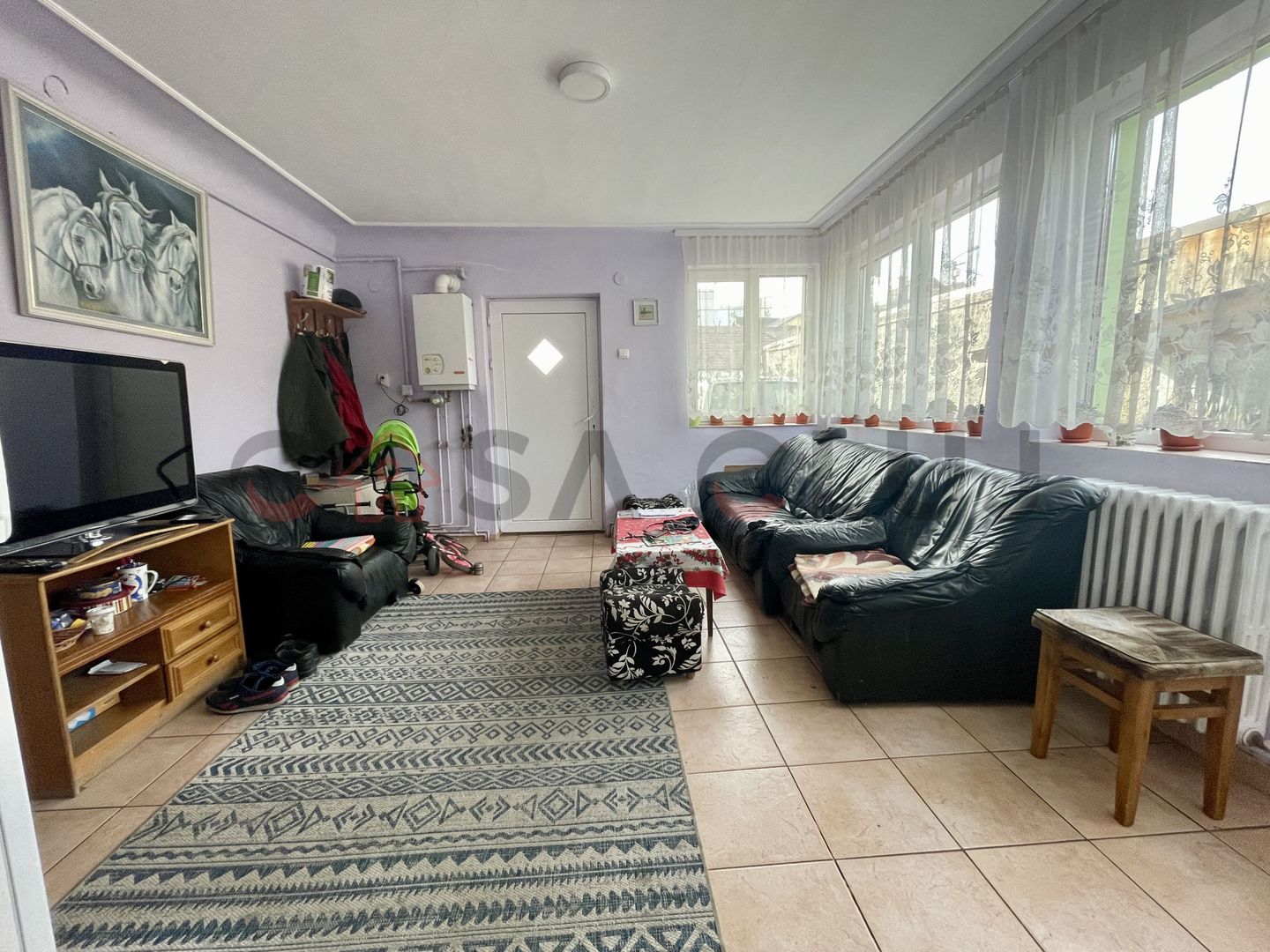 Imobil cu multiple posibilități de utilizare, cu doua locuri de parcare in curte - Poză 2