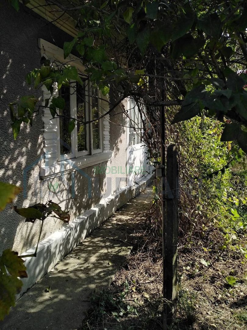 Casă tradițională de vânzare în Poieni, la 11 km de Motel Bucium, pe DN 24 (Iași - Vaslui) - Poză 2