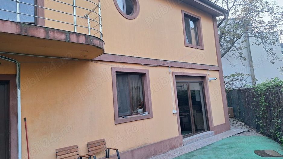 Închiriez vilă situata central - Poză 1