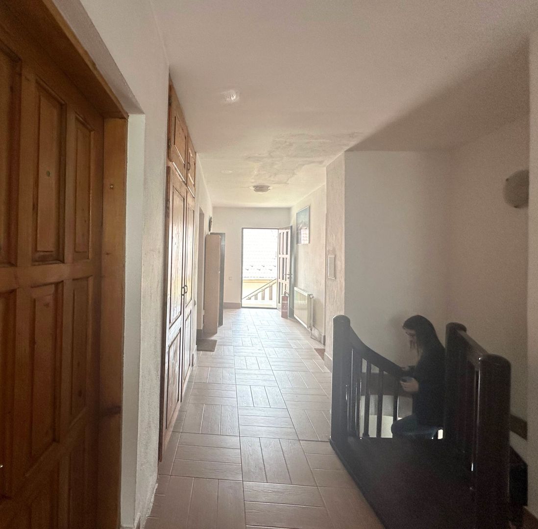 Vânzare casă Individuală 12 Camere la 5 minute de Castelul Bran - Poză 6