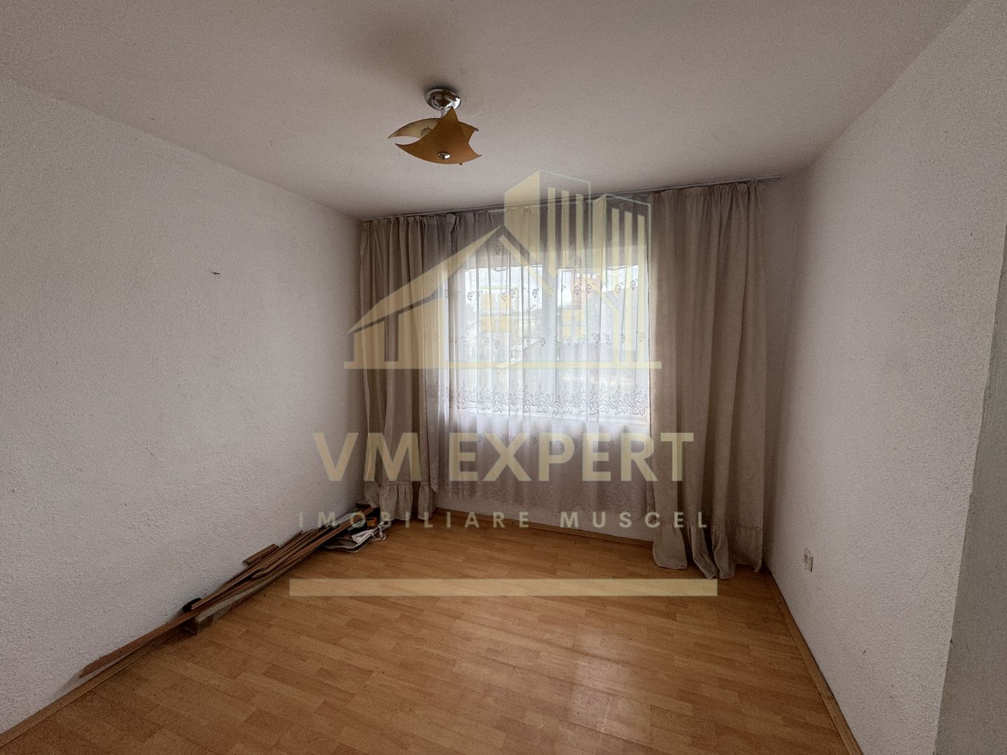 APARTAMENT 2 CAMERE PARTER VISOI CAMPULUNG - Poză 3