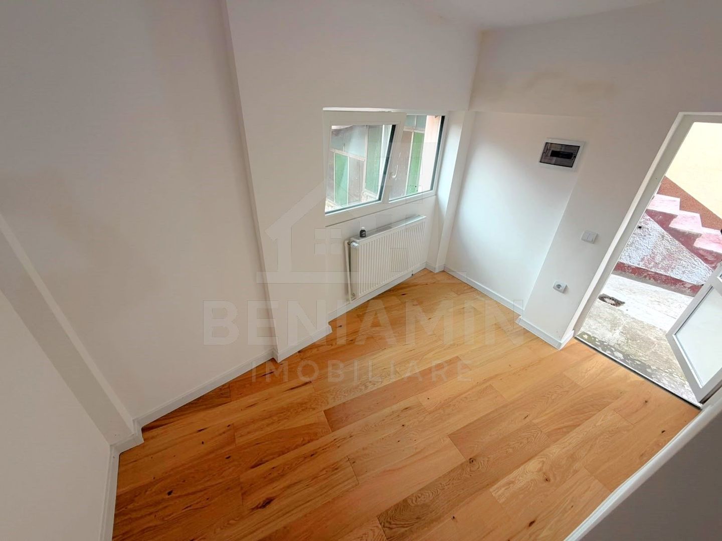 Casa renovata complet in Schei - Brasov cu Terasa Panoramica - Poză 5