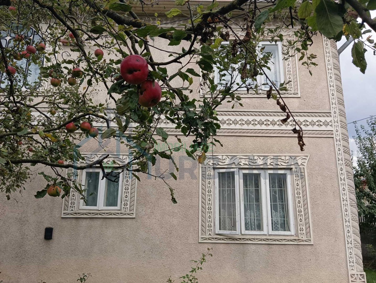 Casă cu etaj și teren de 1450 mp în Lunca, Pașcani - Poză 5