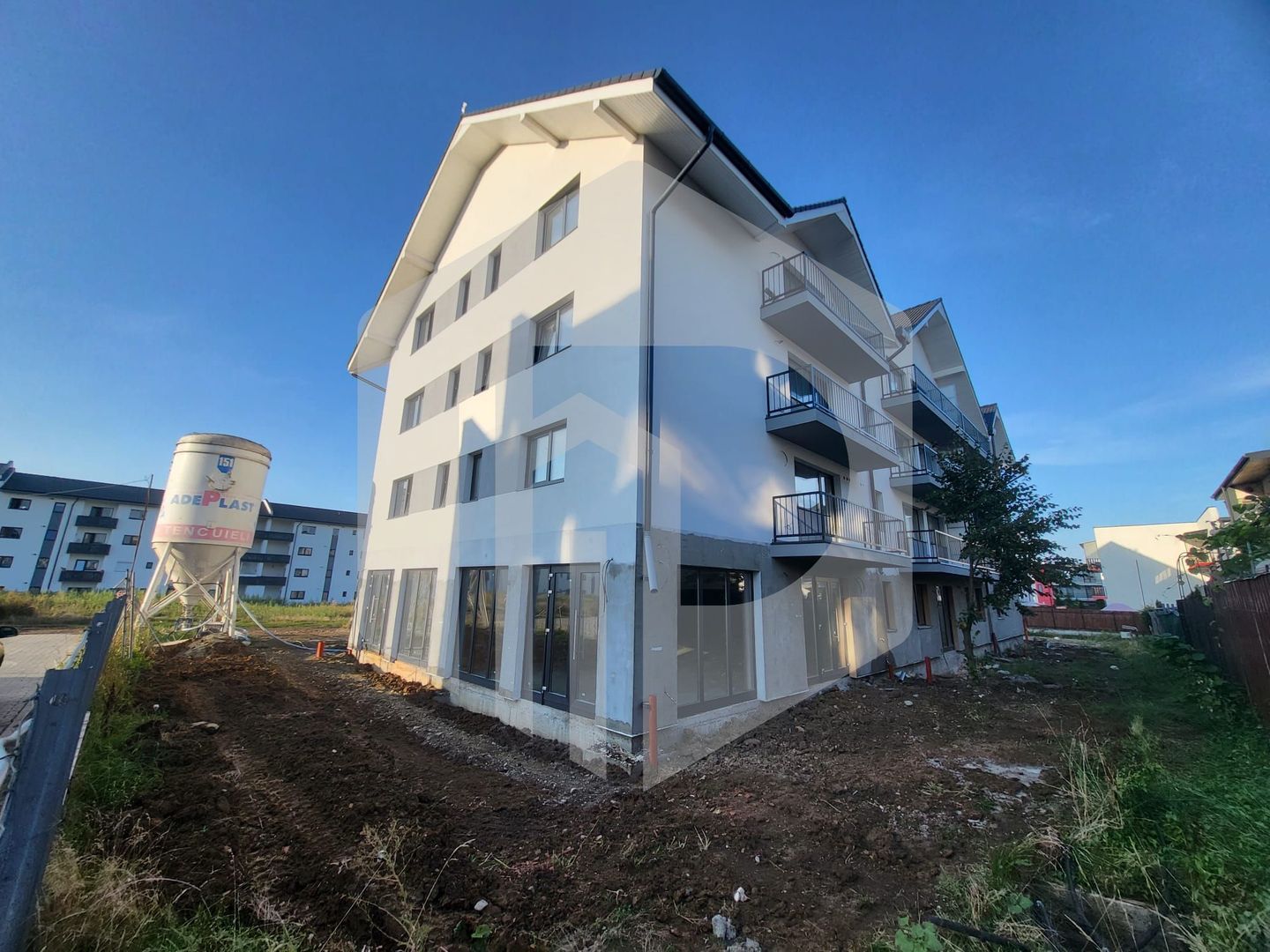 Apartament 2 camere - 41 mpu - Etaj 2 cu lift- Mandra/Calea cisnadiei - Poză 2