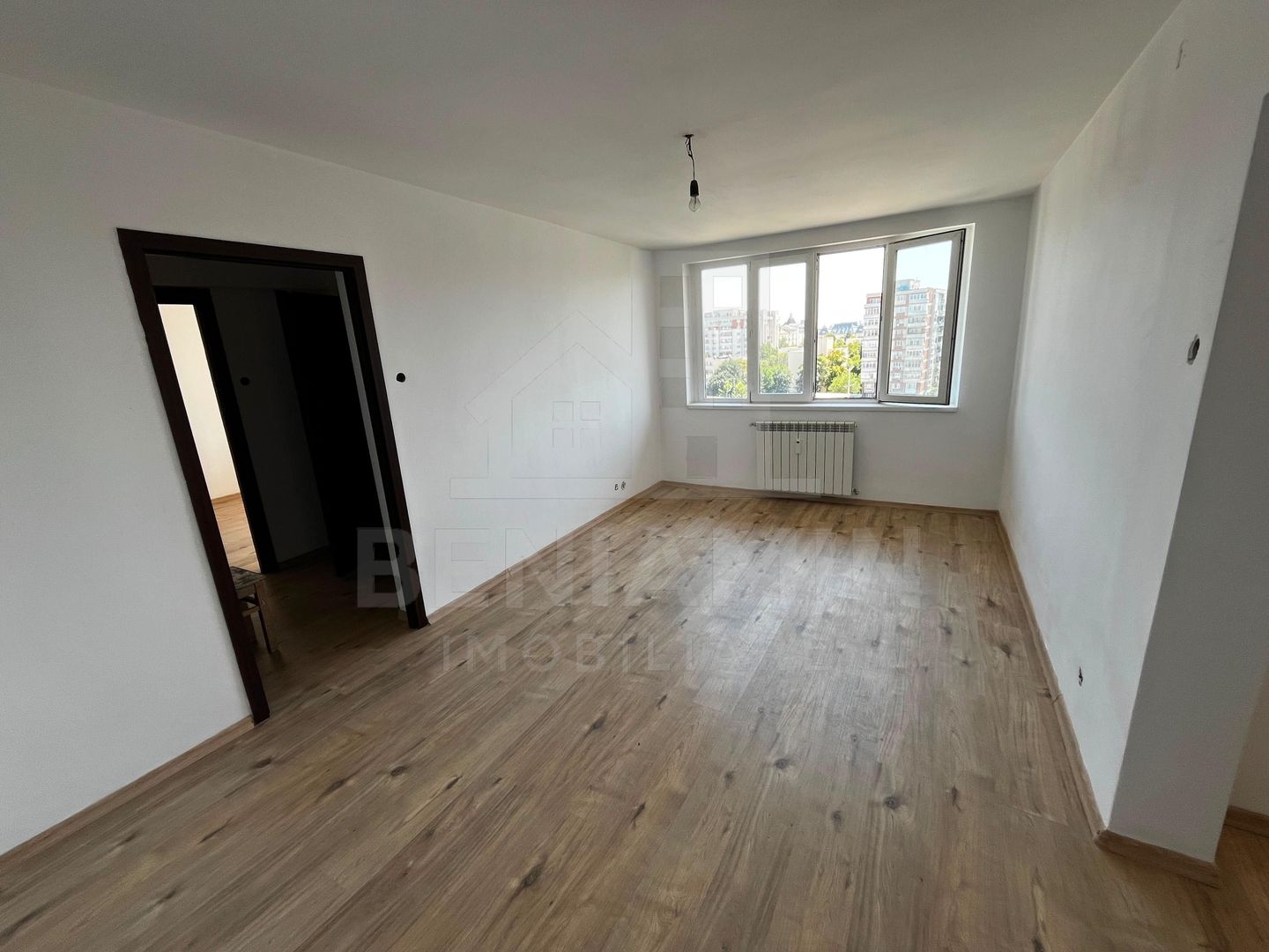 Ramada doua camere ultracentral modern 56mp balcon boxa - Poză 3