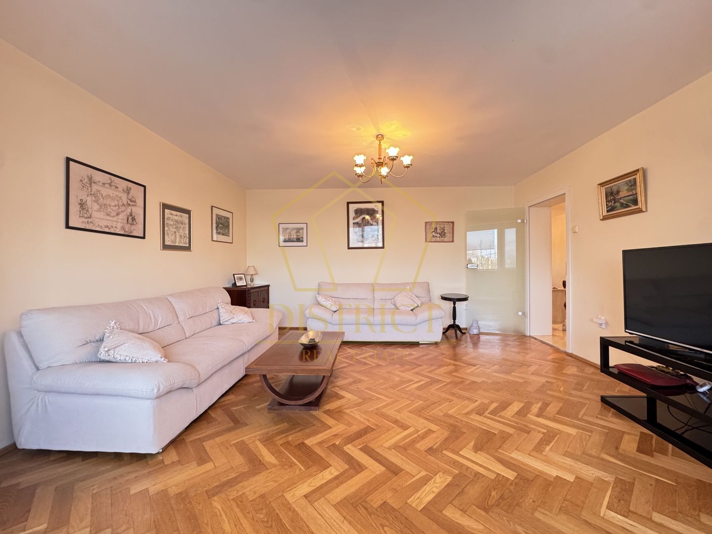 Apartament spatios cu 4 camere si garaj | Spitalul Judetean - Poză 1