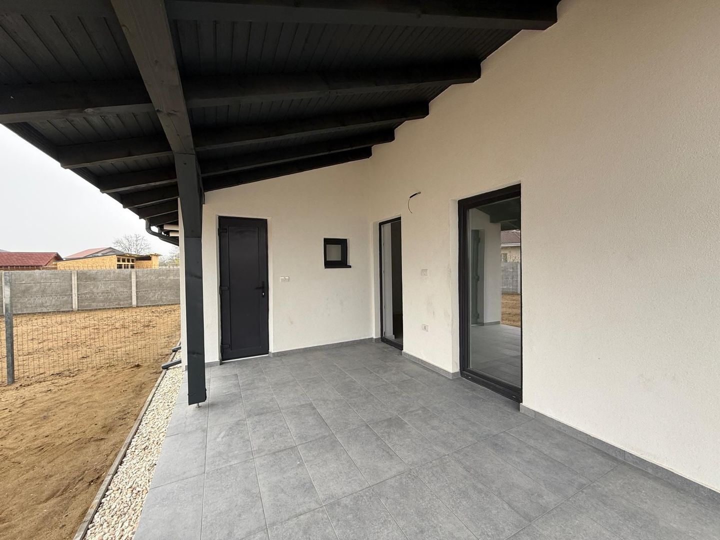 Duplex pe parter – compartimentare excelentă, teren generos. - Poză 9