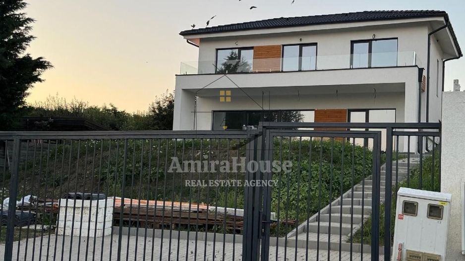 Casa individuala, teren 750 mp, Chinteni cu panorama spre lac - Poză 1