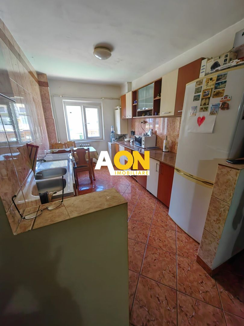 Apartament 3 Camere, Decomandat, Zona Cetate, Etaj 1 - Poză 1
