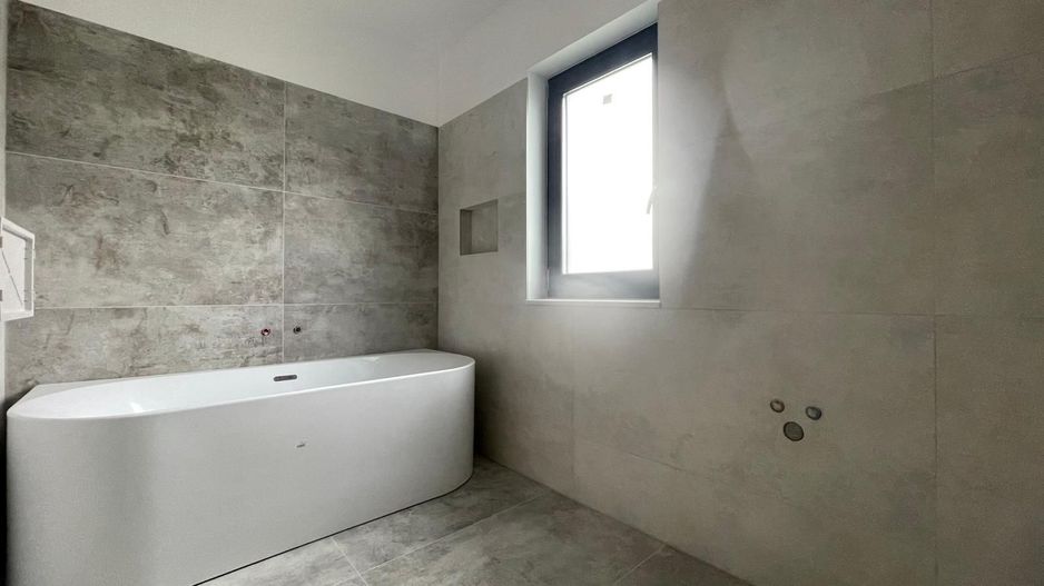 Duplex-4 dormitoare- despartit prin garaj -SUPER POZITIE - Poză 13