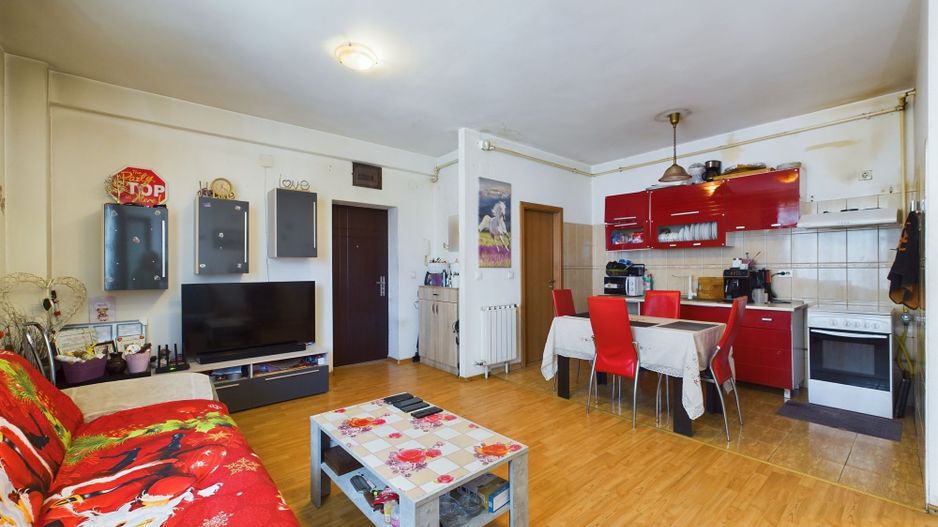 Apartament cu 2 camere, etaj 1, în zona Complex Studenţesc - Poză 1