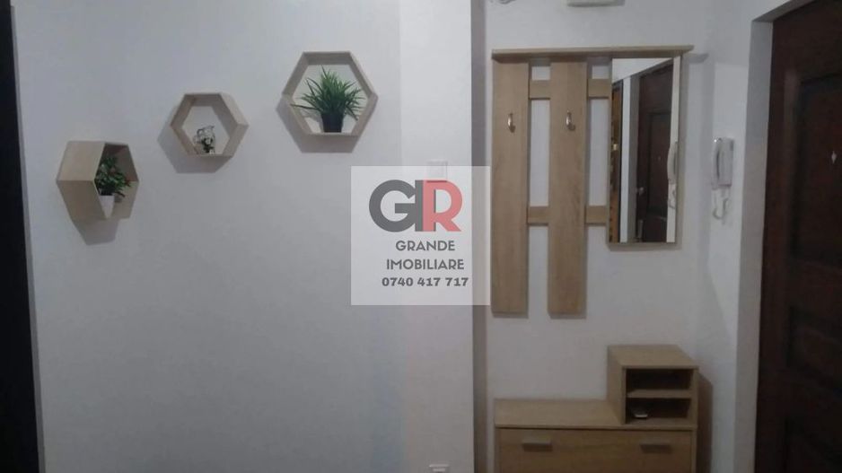 C5 apartament 2 camere utilat, mobilat, cu centrala pe gaz - Poză 3