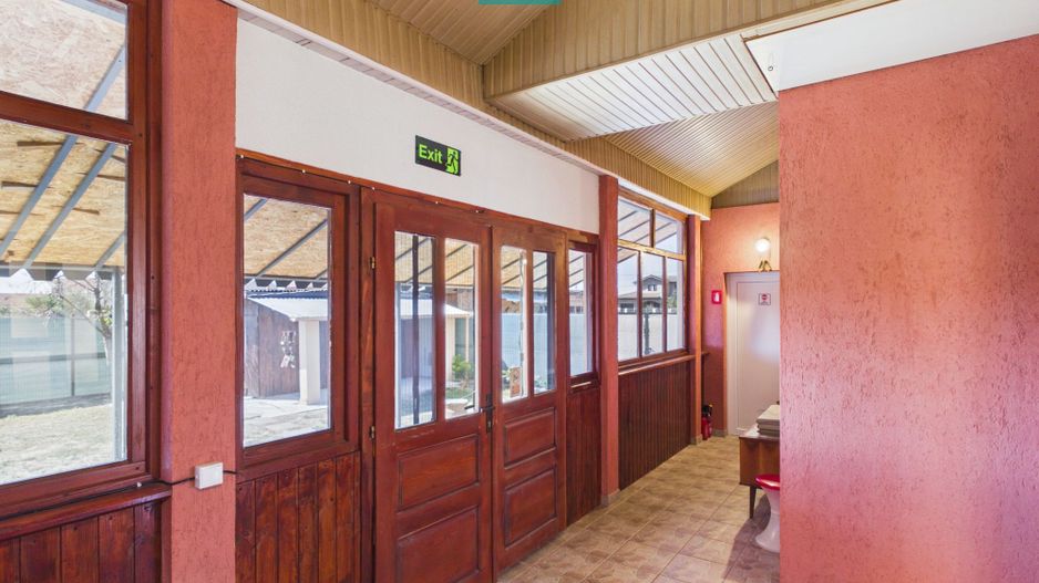 Casă renovată cu curte mare de închiriat în Rontău - Poză 10