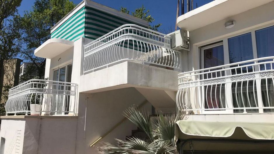 Proprietate ideală pentru locuință și afacere turistică în Eforie Nord - Poză 2
