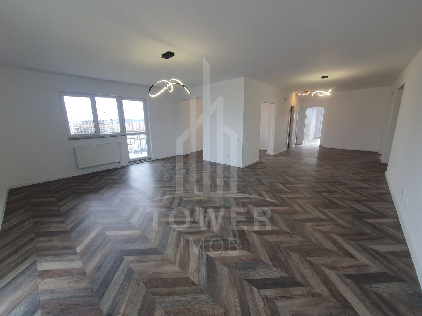 Apartament cu 4 camere de vânzare | Zona Hipodrom 3 - Poză 1