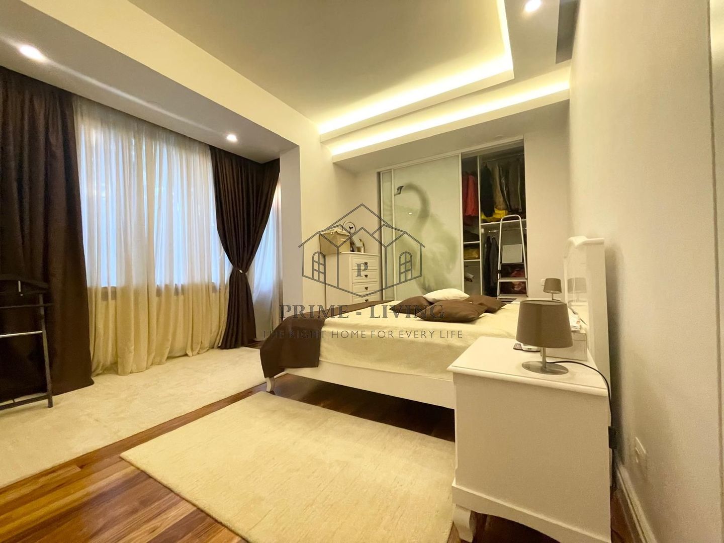 APARTAMENT SUPERB CU 4 CAMERE CU VEDERE SPRE PARCUL VERDI - Poză 4