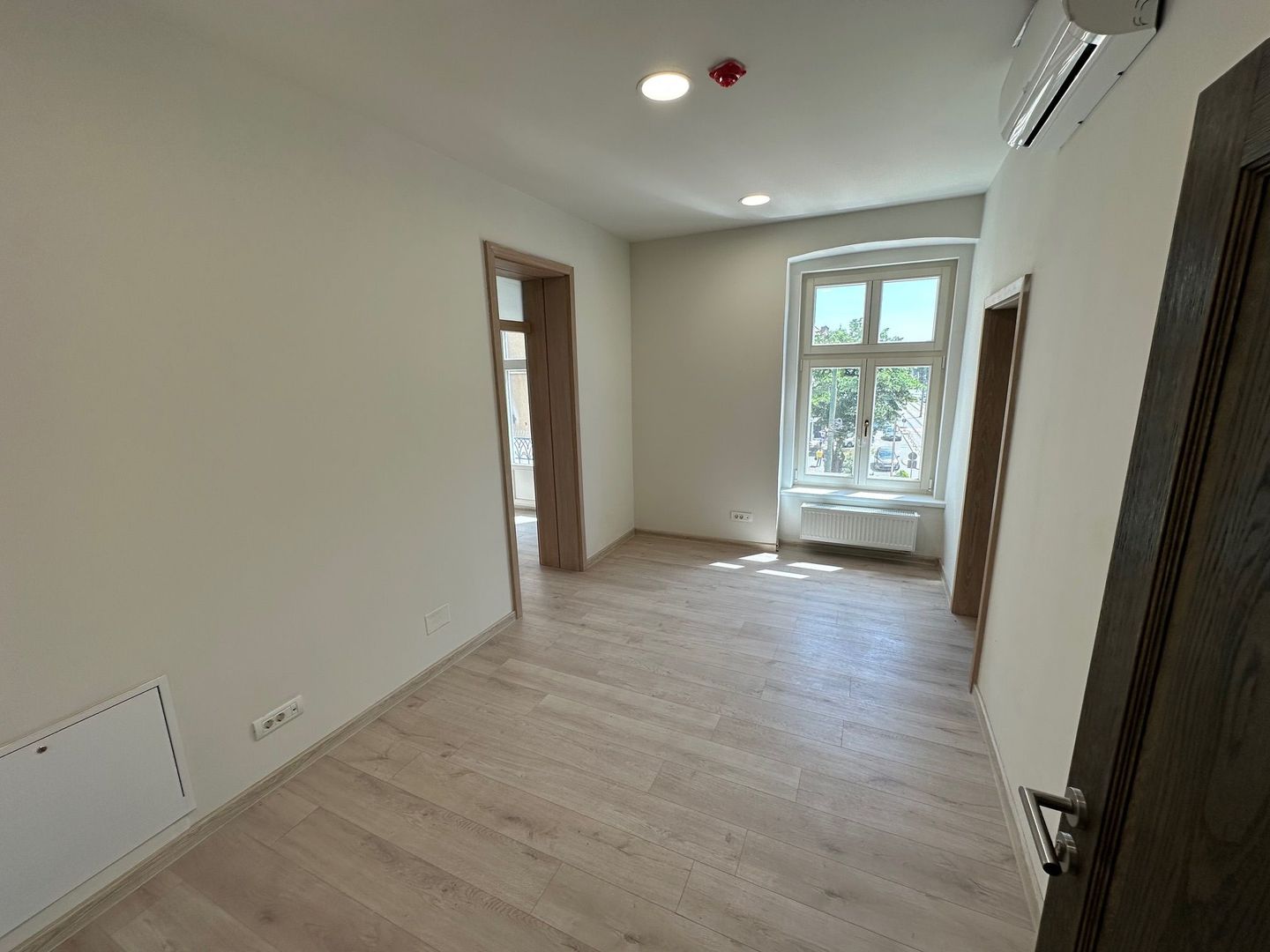 Spatii de birouri Ultracentral suprafață  de 34 mp - Poză 3