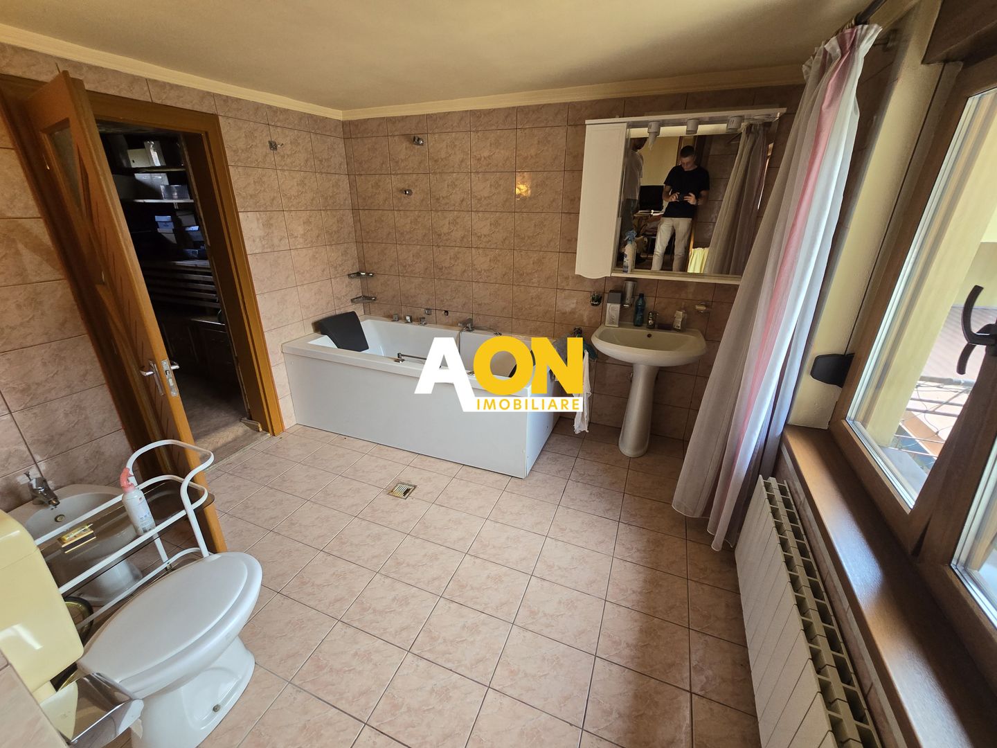 Vila cu 6 Camere,  Zona Centrala - Poză 8