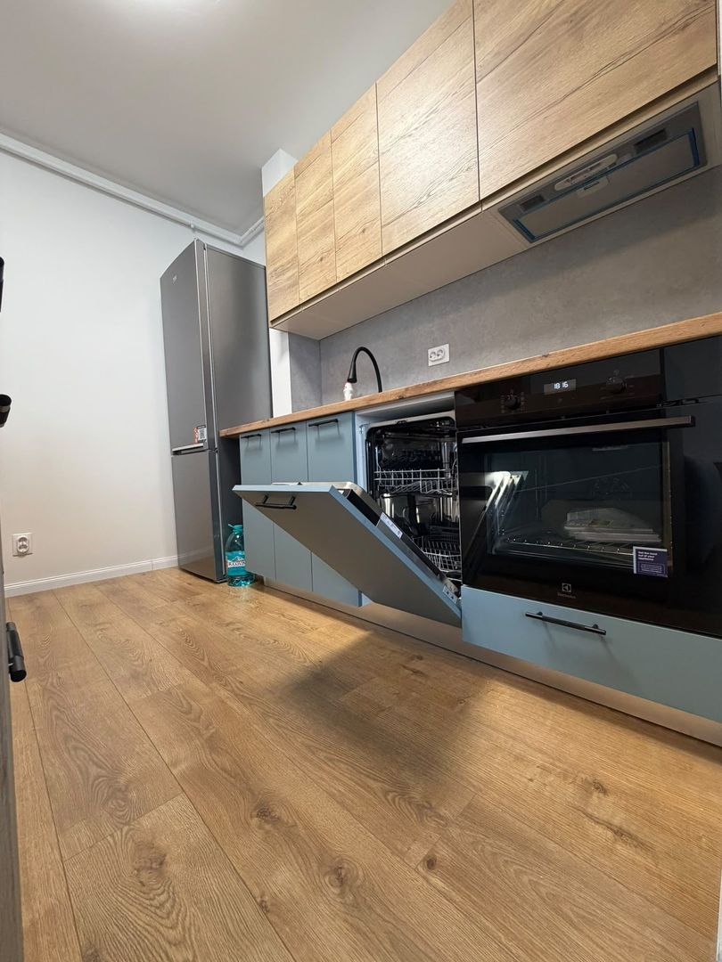 Apartament 3 camere, 2 bai, balcon, etaj intermediar, parcare - Poză 7