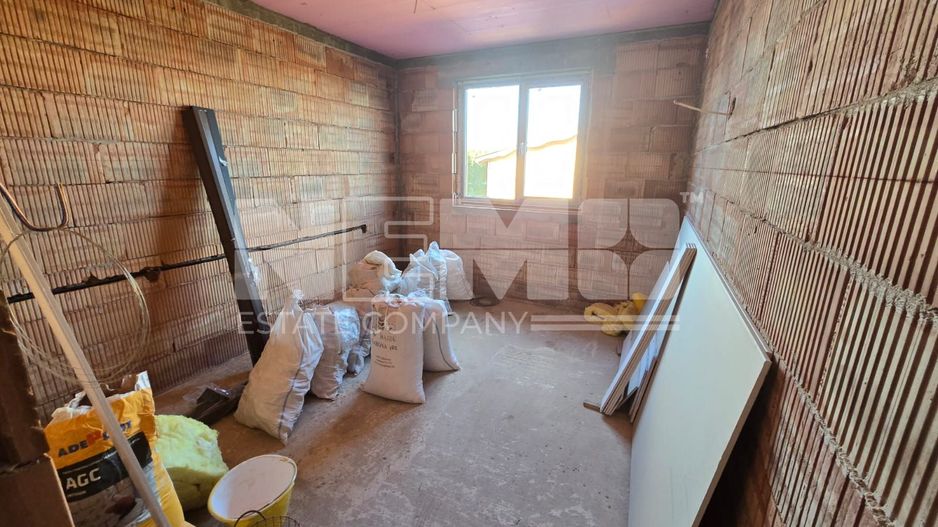 Casă la roșu la 165000 euro I Pe teren de 32 de ari I Măneuți - Poză 6