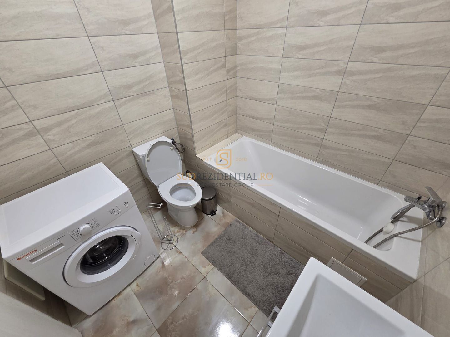 Apartament 2 camere de închiriat, The Grand Kristal Residence Sector 4 - Poză 10