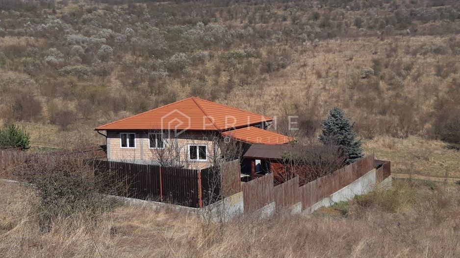 Casa la rosu de vânzare sau schimb cu apartament în Tg Mureș - Poză 4