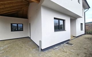 Casa Sibiu, Poplaca 4 camere, 3 bai, terasa si curte NOU - Poză 2