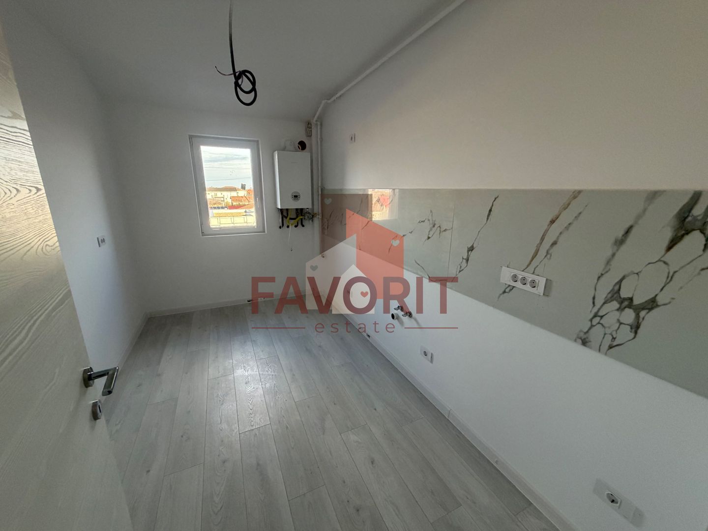 Decomandat. Disponibil imediat. Strada asfaltata - Poză 6