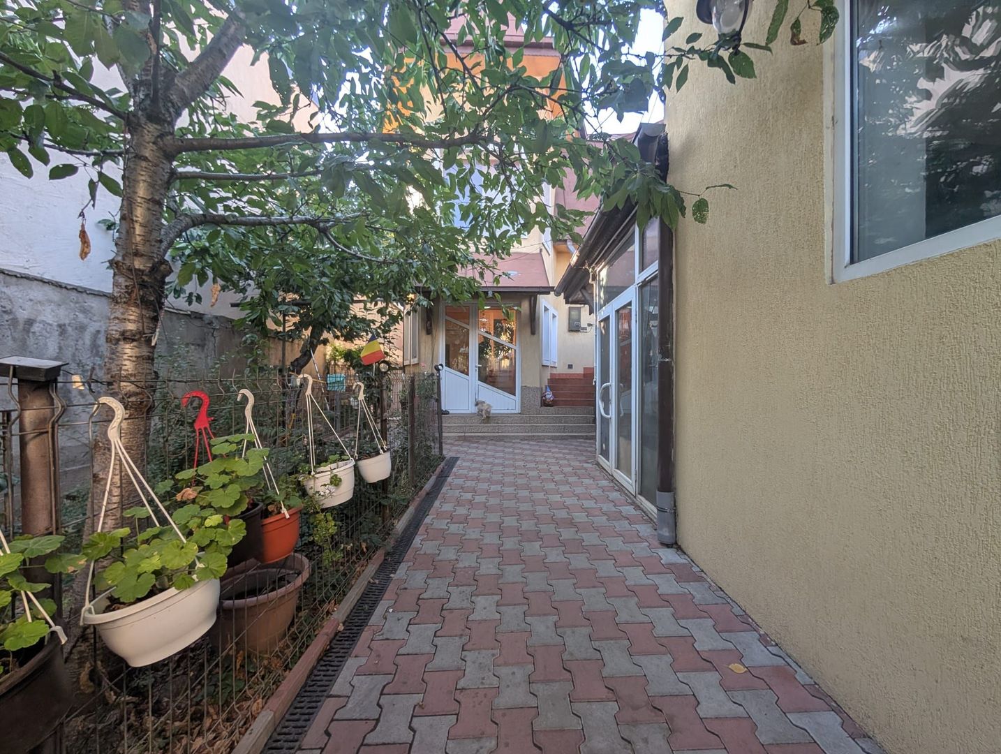 Vila spațioasă 6 camere cu teren generos – Ferentari – Preț excelent! - Poză 4