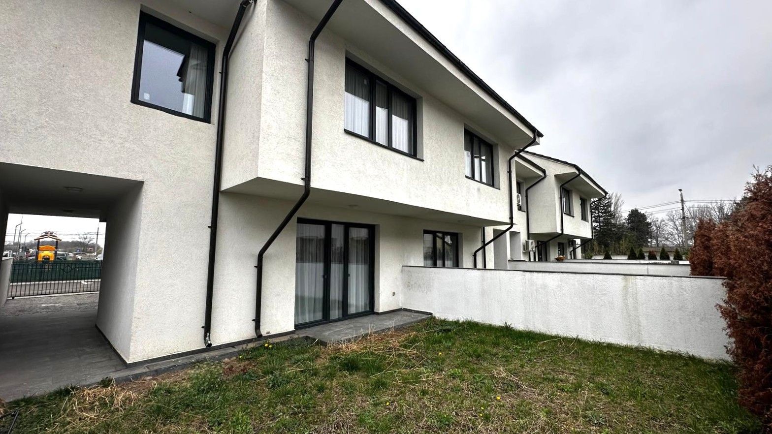 Vilă 5 Camere 160mp Curte 50mp Otopeni-Aeroport Henri Coandă - Poză 4