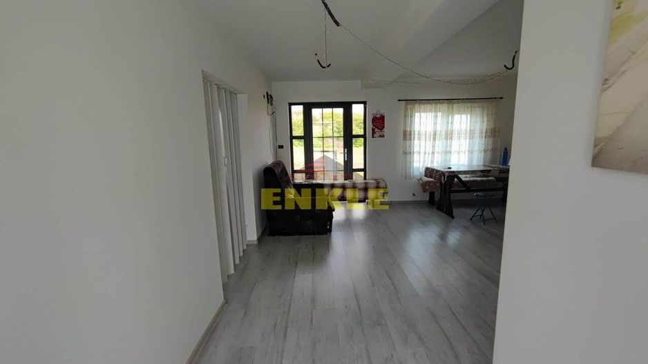 Casa de vanzare 200 mp + teren 1975 mp in Cervicesti - Poză 3