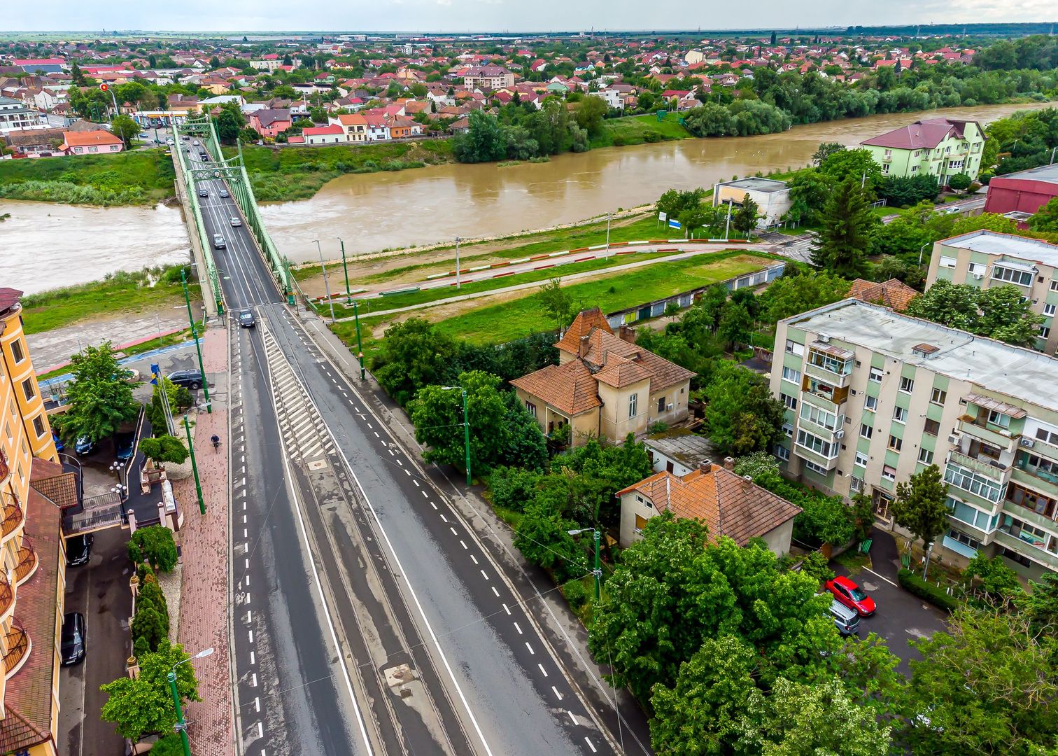 Vilă cu potențial pe Calea Romanilor - Poză 2
