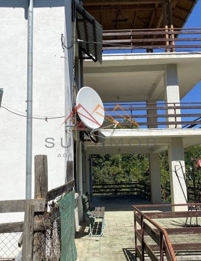 Vila de vanzare, teren 3100 mp, 7 camere, 6 grupuri sanitare, 3 CT, an 1997 - Poză 4