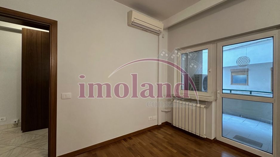 Inchiriere - Apartament Renovat Integral - Primaverii - Poză 12