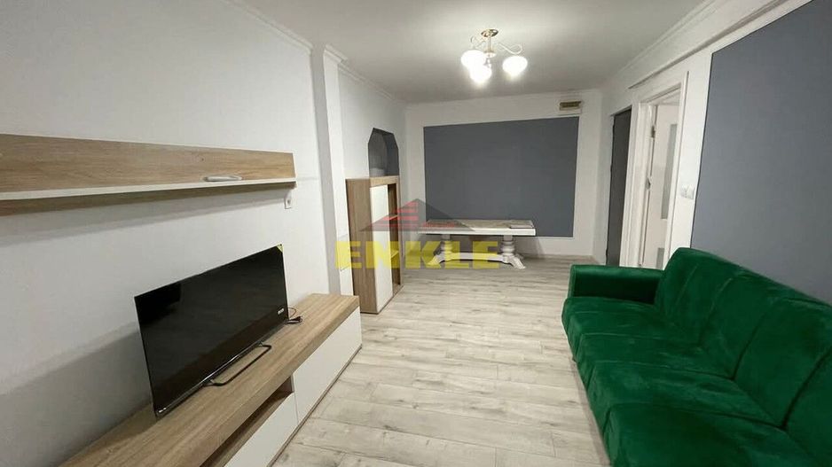 De închiriat apartament cu 3 camere, zona Piața Mare - Poză 2