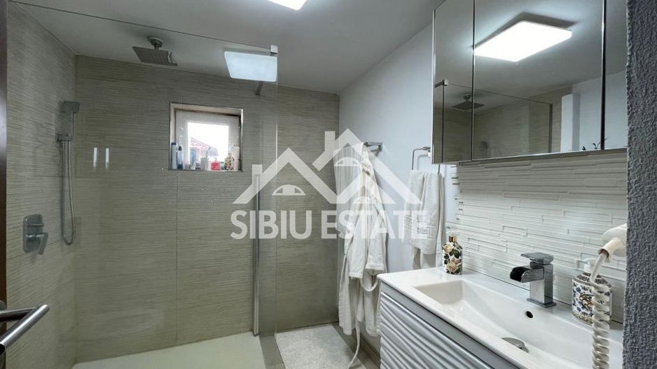 Apartament de vanzare, cu 4 camere,  82.4 mp. -Calea Cisnadiei (Ciresica) - Poză 6