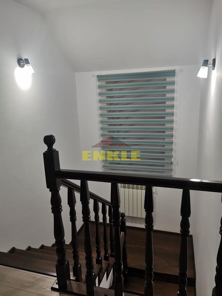 Casa , P+1+teren, 500 mp,situata in Curtesti ,pret 155000 Euro,mobilata si uitilata - Poză 1