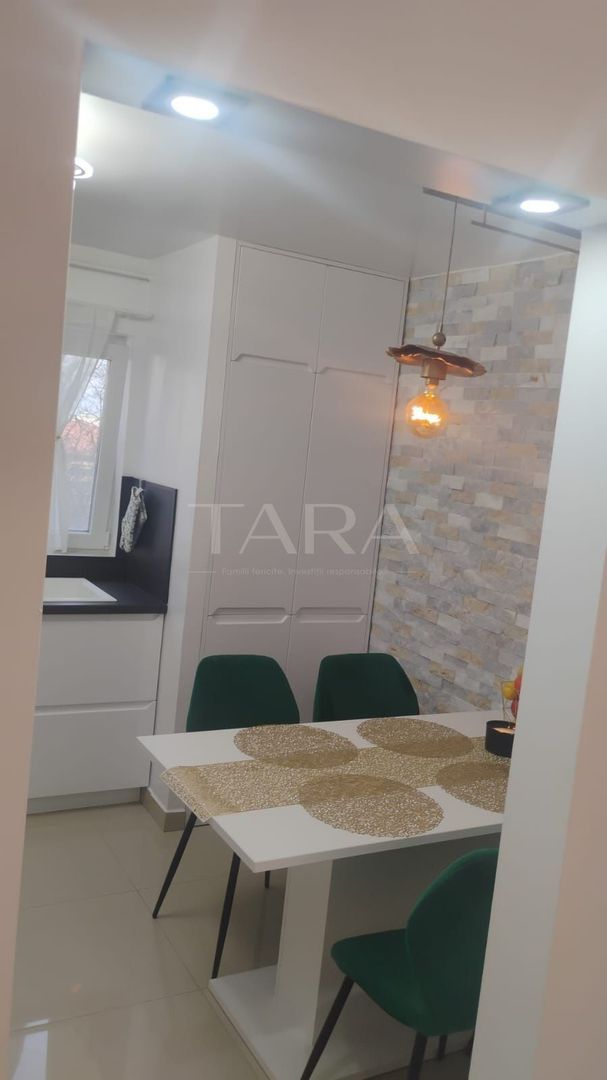 Apartament deosebit cu 3 camere decomandate, zona Campului. - Poză 3