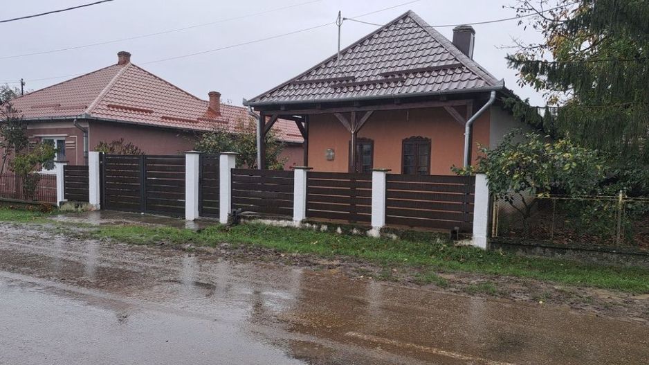 Casa in sat Ghirisa - Poză 3