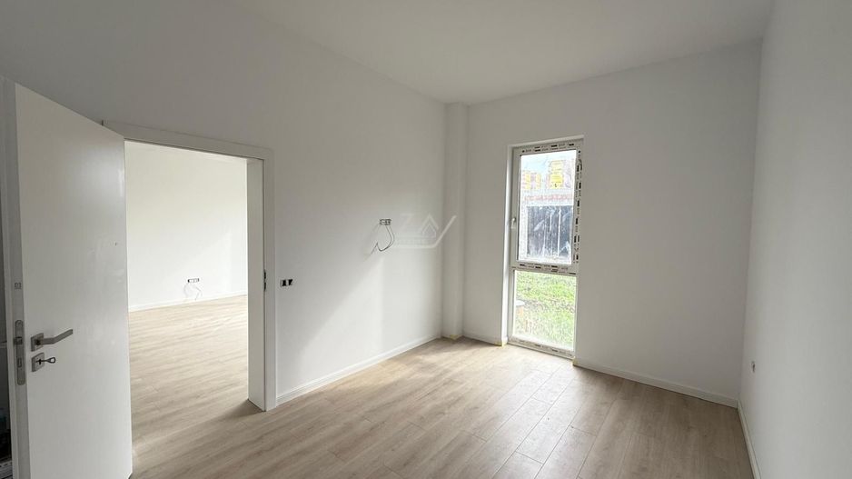 Gradina proprie. Finisaje superioare. Loc de parcare. - Poză 6